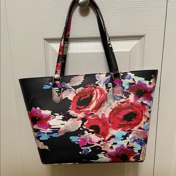 KATE SPADE ♠️ floral bag you are going to love. CUTE for any occasion. Like New - Picture 11 of 11